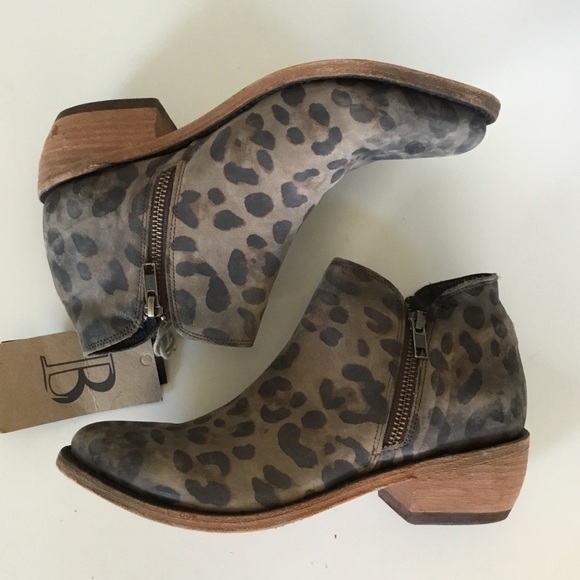 NWT Liberty Black Heart of the Wild Leopard Booties (7) 7.5 fit - Picture 2 of 9